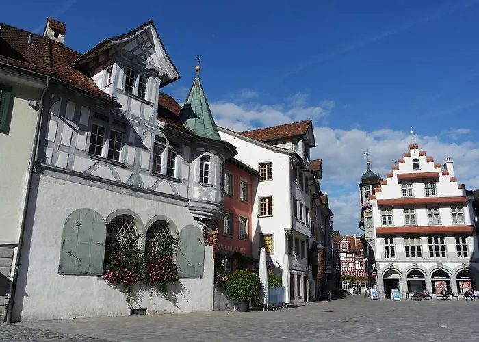 Completely Renovated Near The Train Station And The Center شقة *