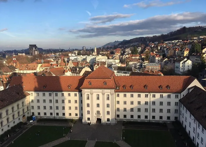 Completely Renovated Near The Train Station And The Center St. Gallen